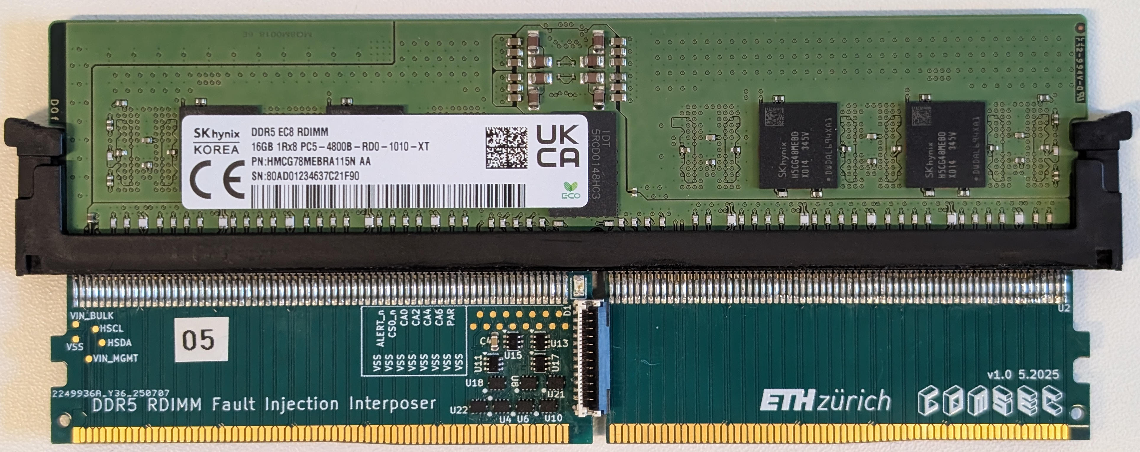 DDRopの研究チームが公開した、DDR5メモリの書き込みを消失させるインターポーザー装置の写真